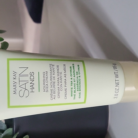 Mary Kay Stain Hands Pampering Set - Picture 2 of 5